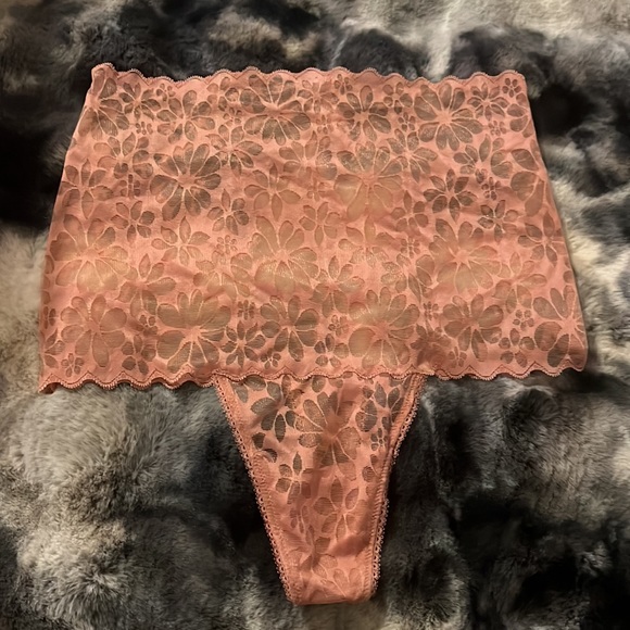 Victoria's Secret High Waist Thong Daisy Lace NWT! medium - Picture 4 of 6